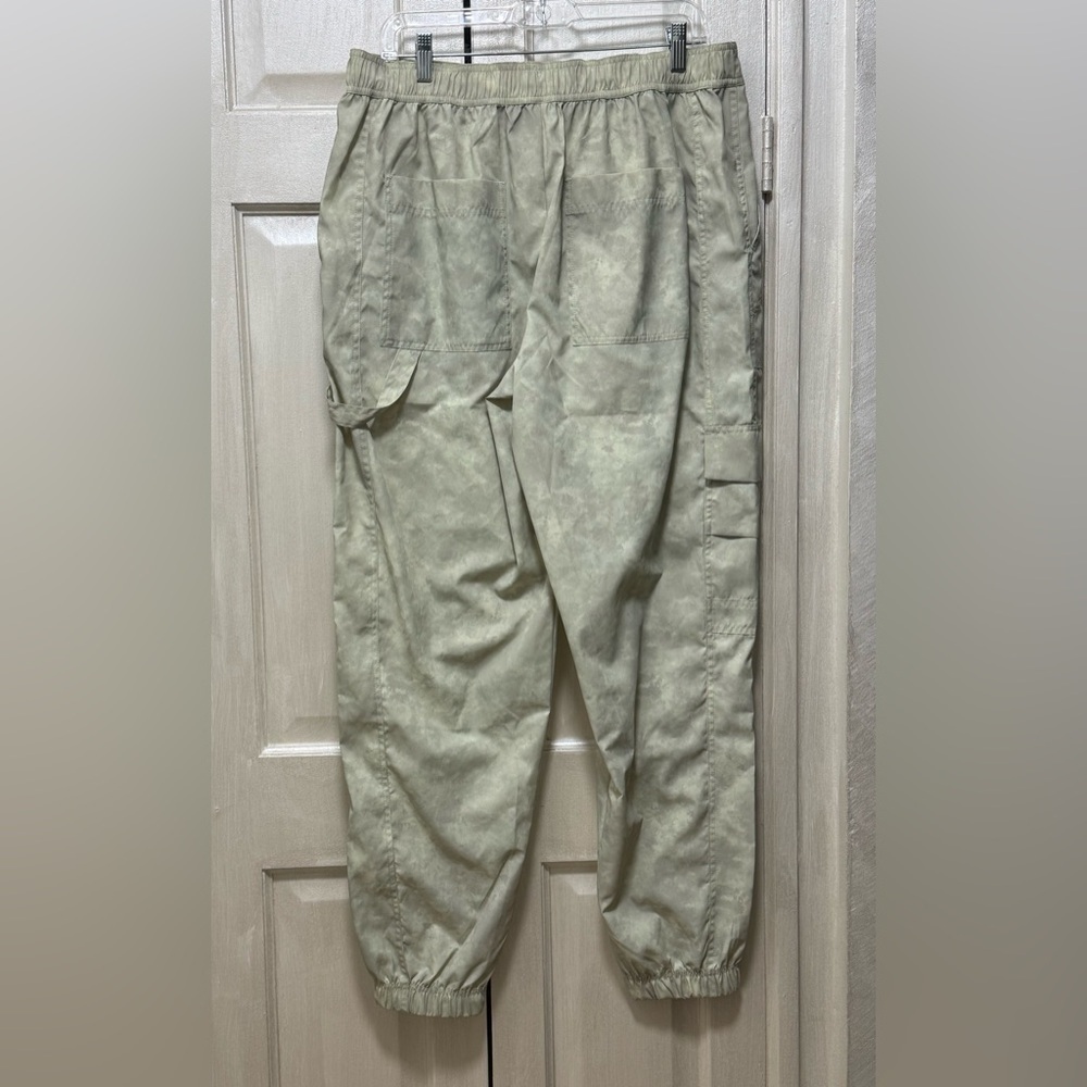 Fabletics Women Large Annie Dried Sage Tie Dye Texture Nylon Cargo Joggers - Picture 6 of 16